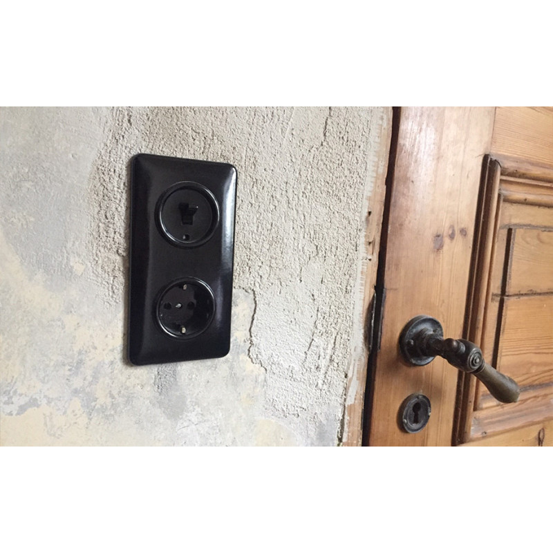 Lot De 48 Boutons Anciens En Bakélite Noire - Sur Carte Originale - Jamais Utilisés